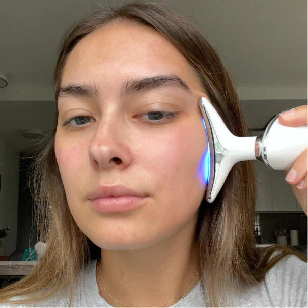 Nuvella™ – Îngrijire Facială Delicată Ca un Nor