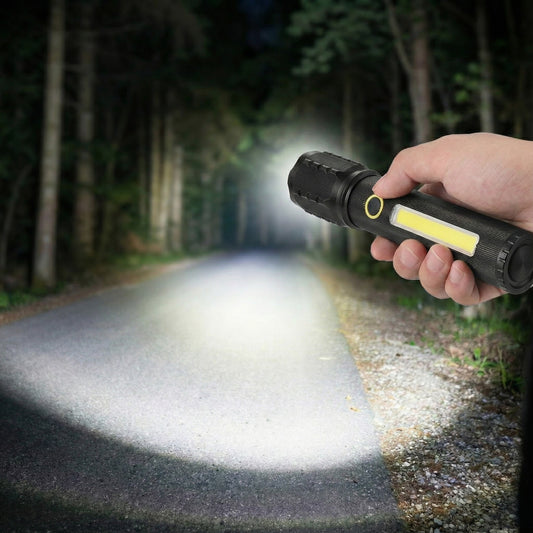 TitanLux™ – Lanternă LED Reîncărcabilă cu Iluminare Avansată